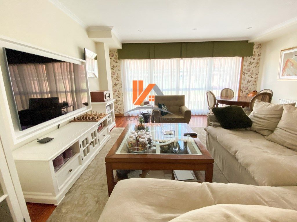 Sala de estar de Piso en venta en Santiago de Compostela  con Terraza y Horno