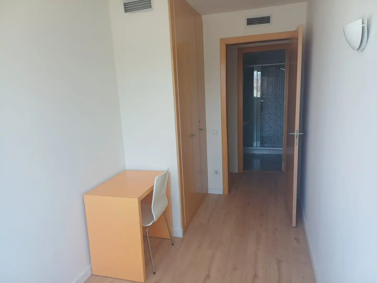 Habitación de Piso en venta en Sant Adrià de Besòs con Aire acondicionado, Calefacción y Jardín privado
