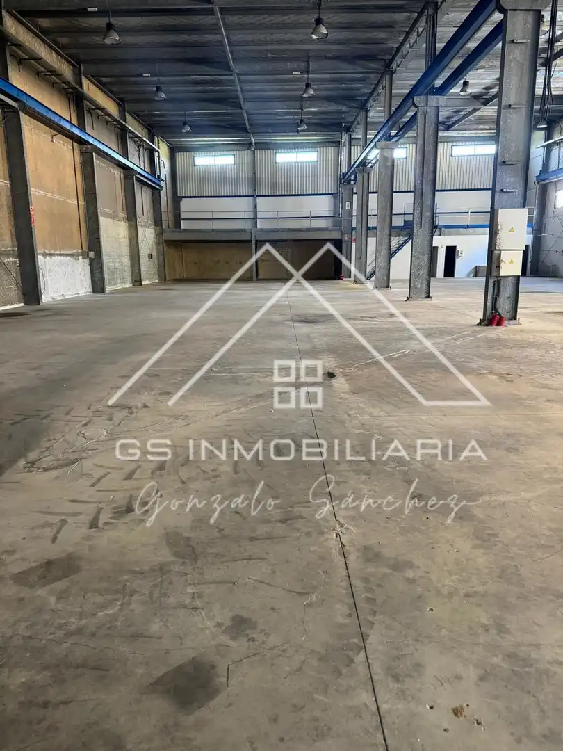 Nave industrial en venta en Lucena