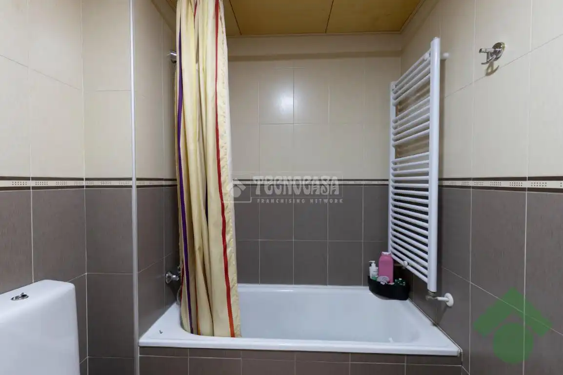 Baño de Piso en venta en Granada con Aire acondicionado, Calefacción y Piscina comunitaria