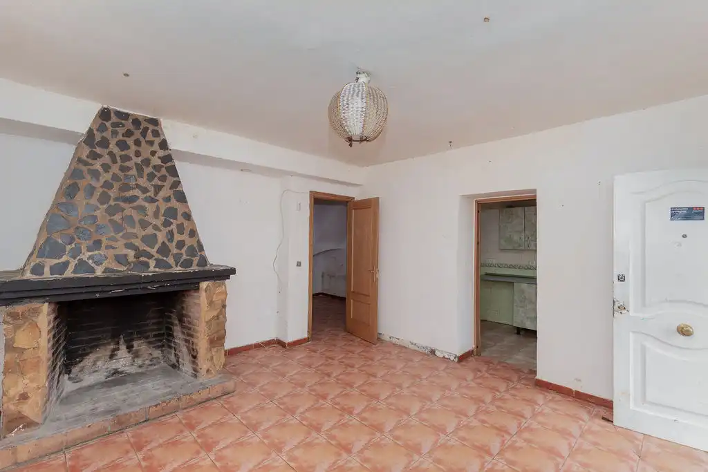 Casa adosada en venda en Alcoba amb Aire condicionat