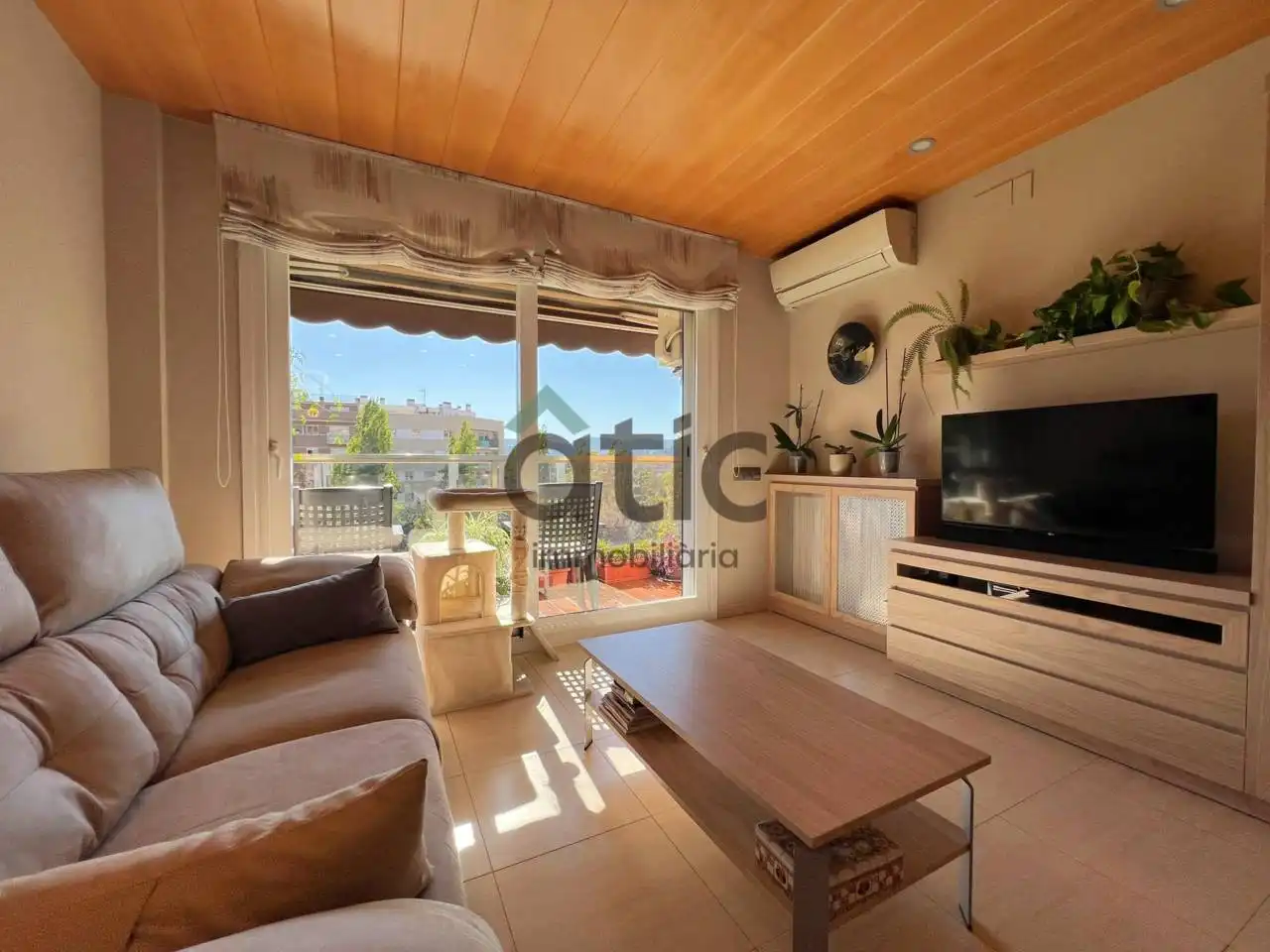 Living room of Flat for sale in Plaça Catalunya