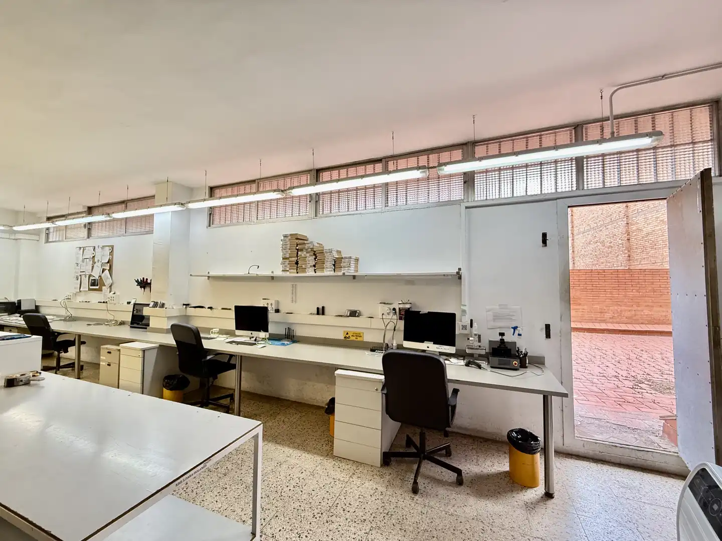 Local en venta en Cornellà de Llobregat