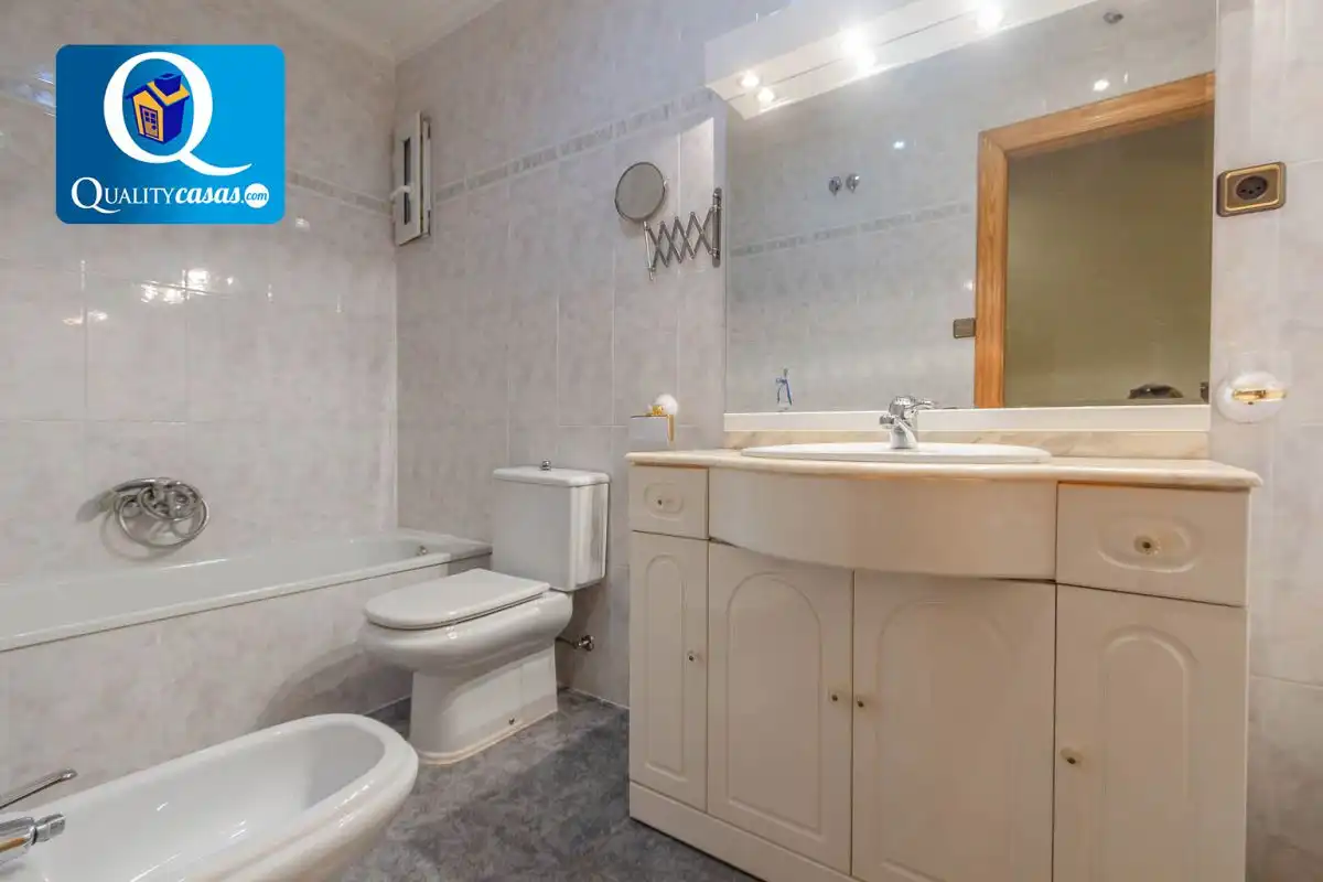 Baño de Casa o chalet en venta en Villena con Calefacción, Terraza y Trastero