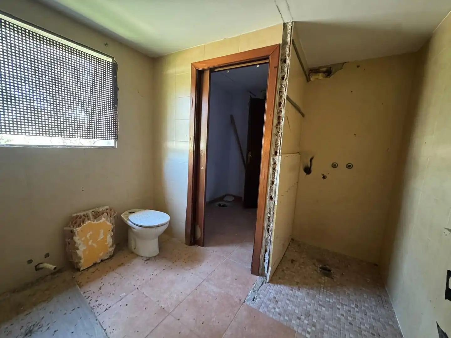 Bany de Casa o xalet en venda en Canyelles amb Terrassa i Alarma