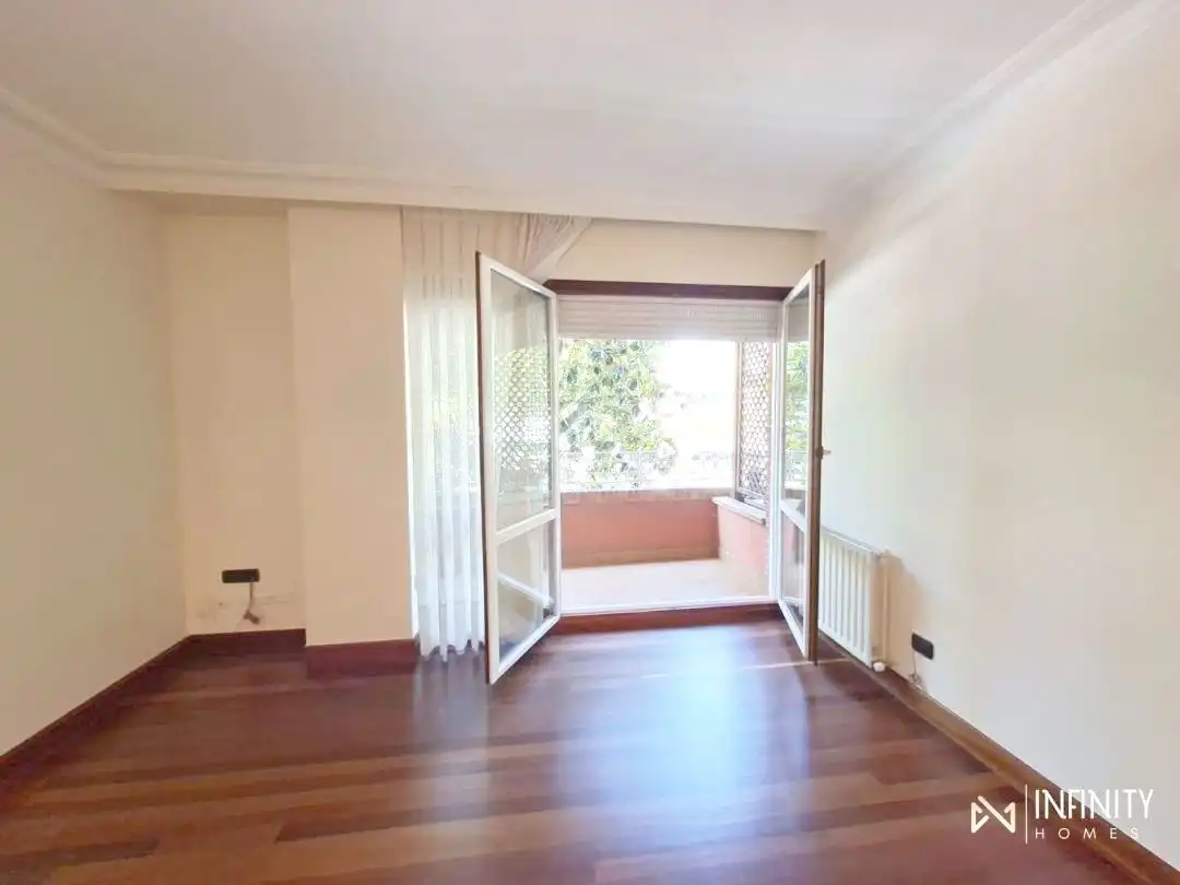 Schlafzimmer von Maisonette zur Miete in Bilbao  mit Heizung, Privatgarten und Terrasse
