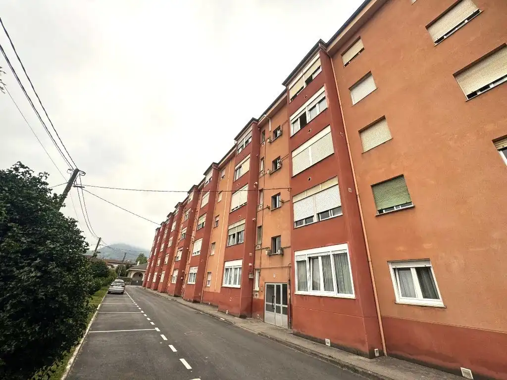 Vista exterior de Piso de alquiler en Los Corrales de Buelna  con Amueblado