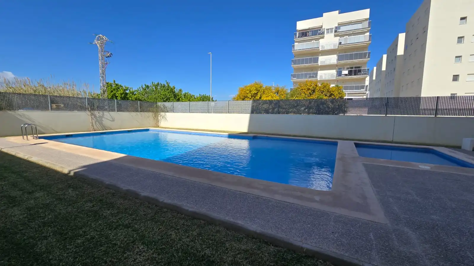 Piscina de Apartament en venda en Oliva amb Aire condicionat, Terrassa i Traster