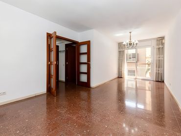 Piso con balcón en venta en Carrer de Juan Bravo