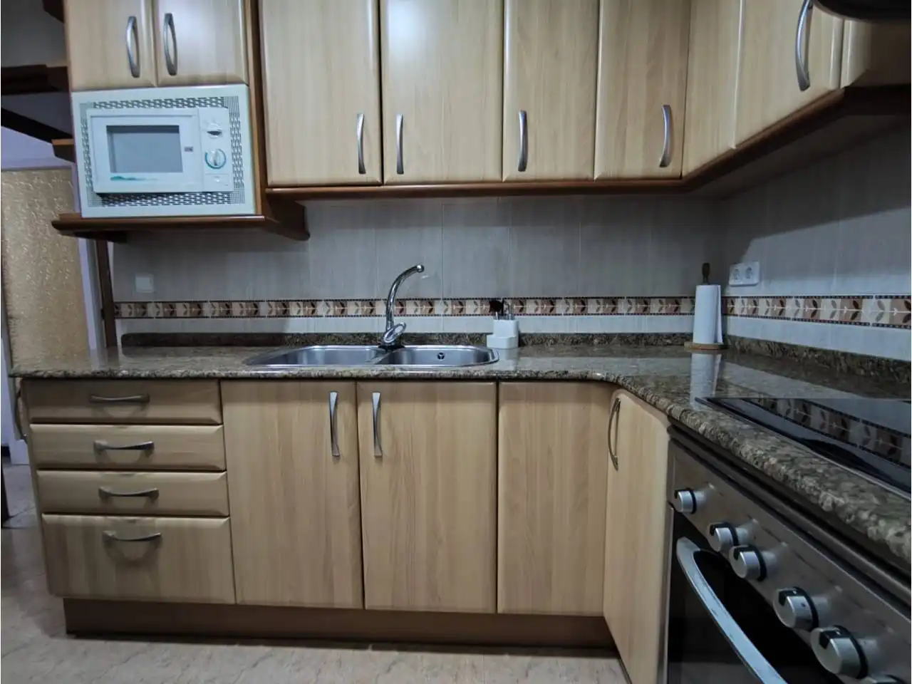 Cuina de Apartament en venda en Canovelles amb Calefacció i Balcó