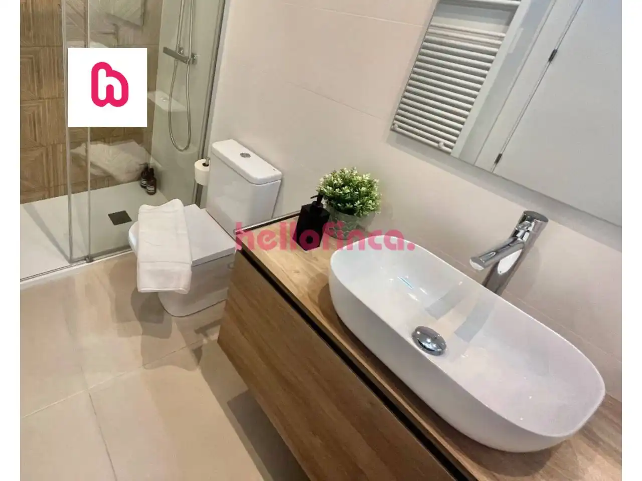 Baño de Ático en venta en Sant Adrià de Besòs con Aire acondicionado, Calefacción y Parquet