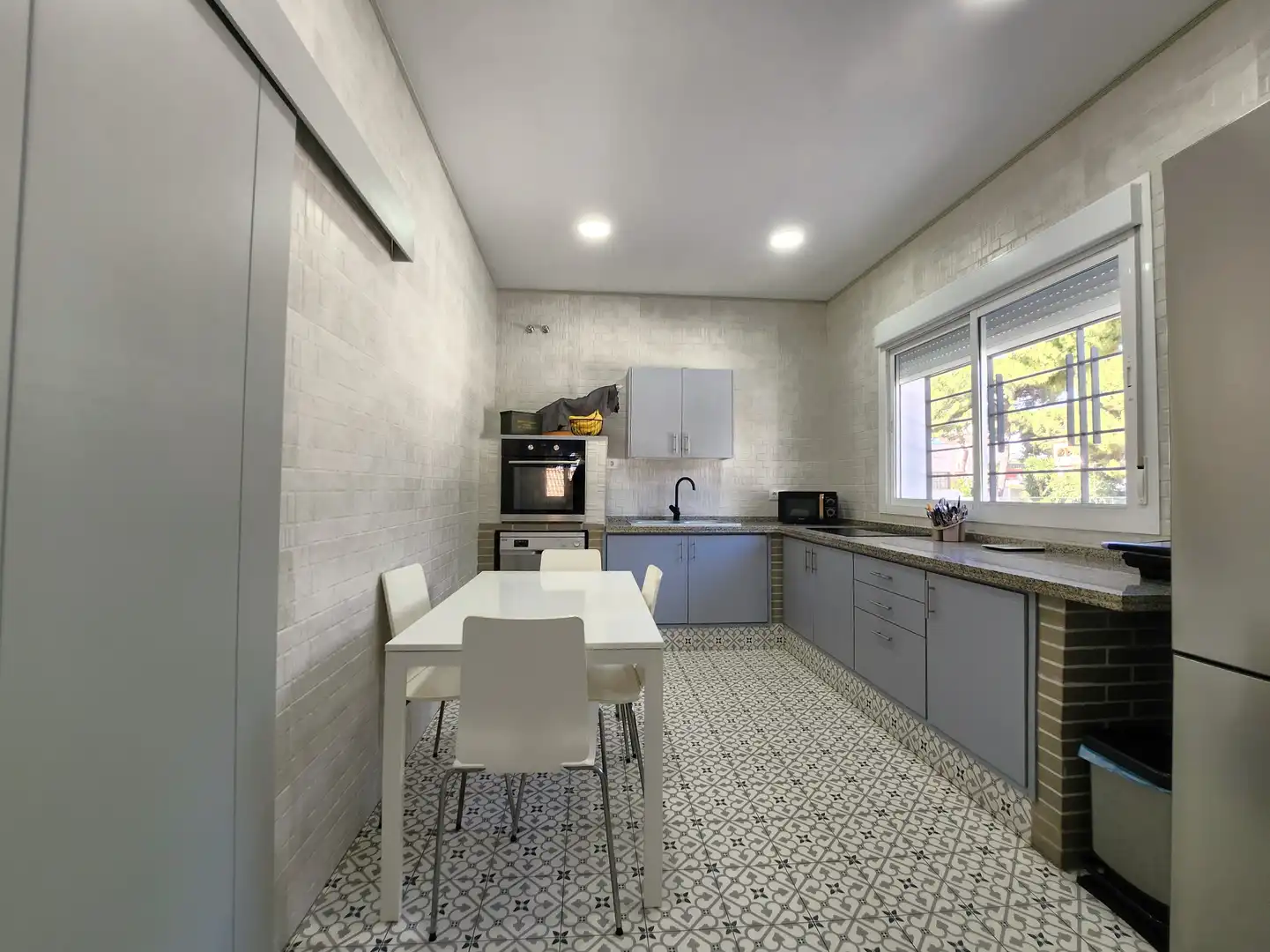 Cocina de Casa o chalet en venta en Alcalá de Guadaira con Aire acondicionado, Calefacción y Jardín privado