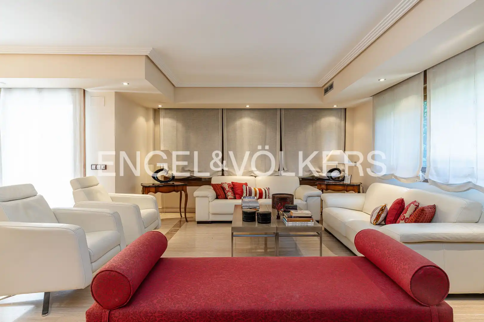 Sala de estar de Casa adosada en venta en Las Rozas de Madrid con Aire acondicionado, Calefacción y Jardín privado
