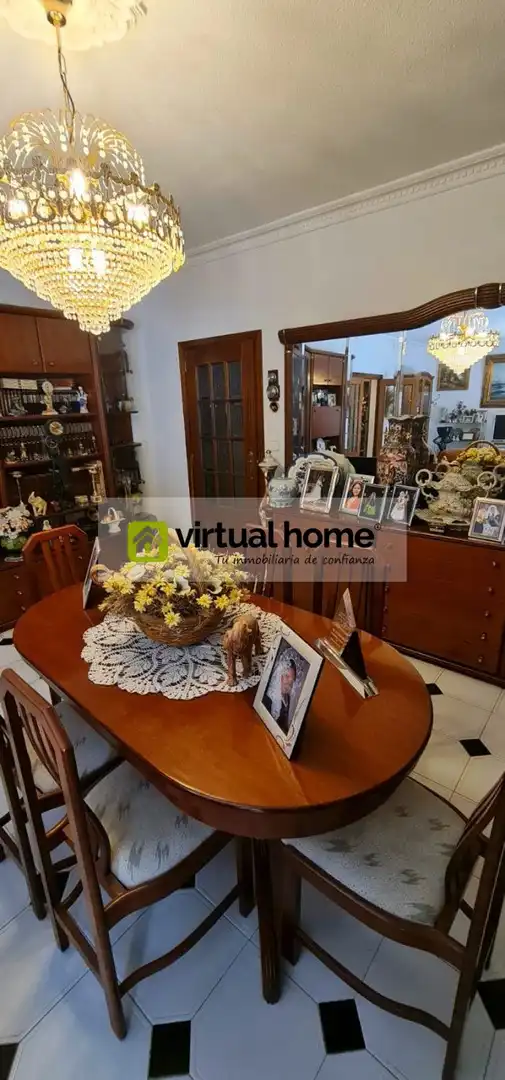 Sala d'estar de Casa o xalet en venda en Benidorm amb Traster, Piscina i Moblat