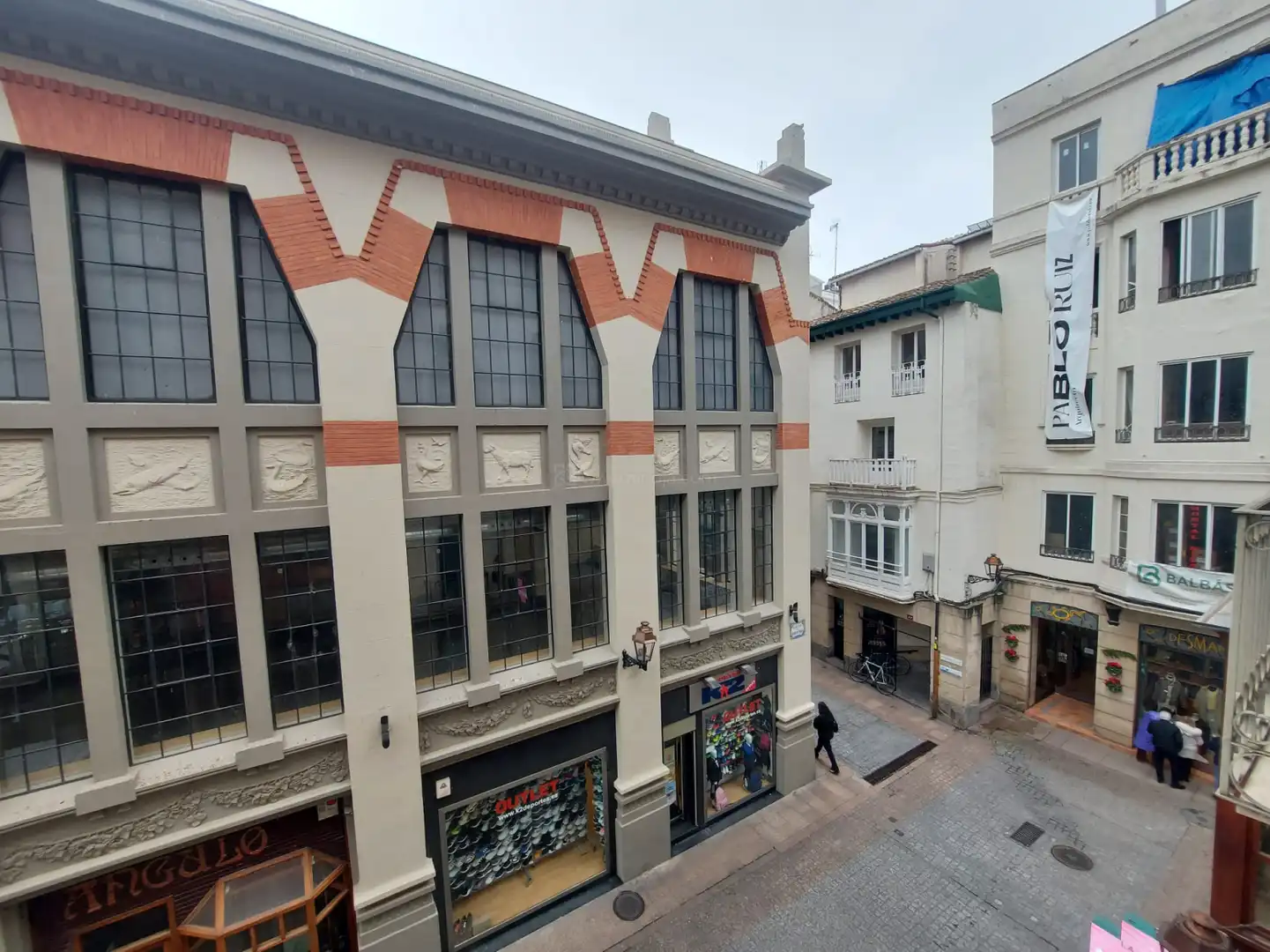 Vista exterior de Edificio en venta en  Logroño