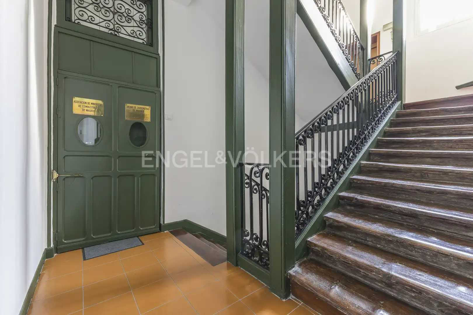 Flat for sale in Madrid  with Air Conditioner, Heating and Furnished