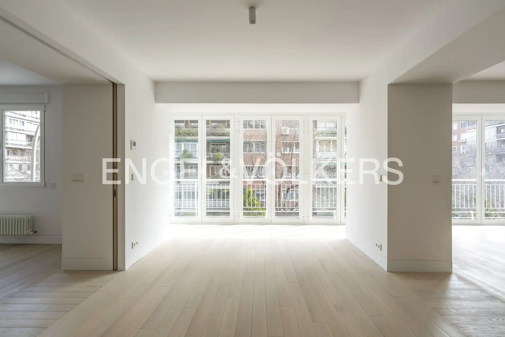Außenansicht von Wohnung zum Verkauf in Madrid mit Klimaanlage, Heizung und Abstellraum
