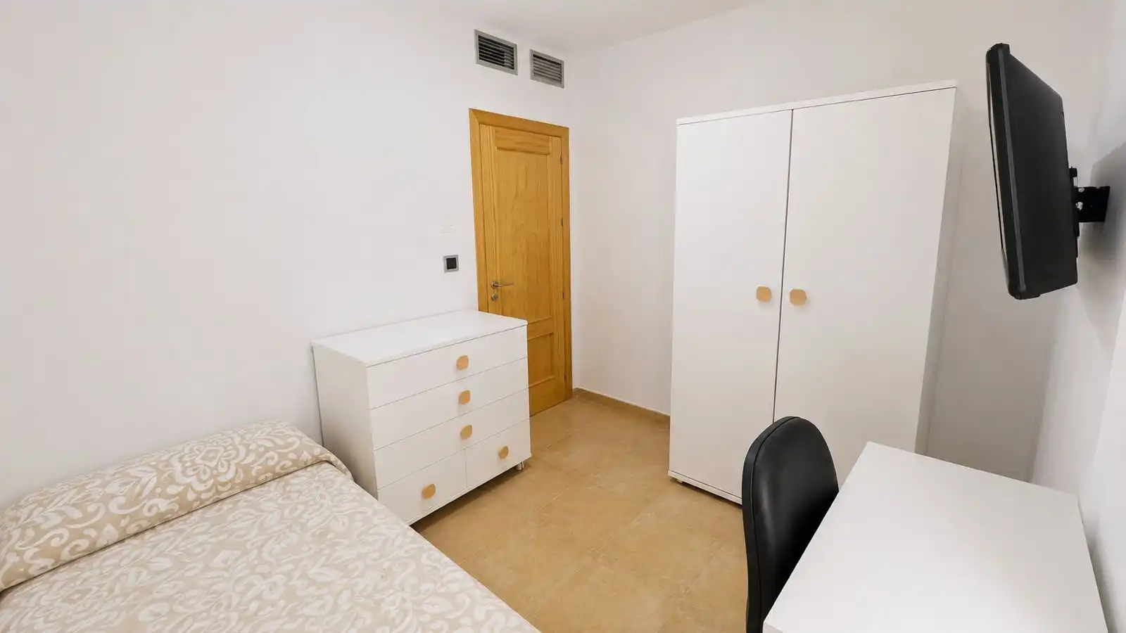 Dormitori de Apartament en venda en Águilas amb Jardí privat i Piscina comunitària
