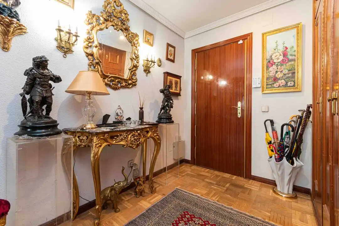 Flat for sale in Madrid  with Air Conditioner, Heating and Storage room