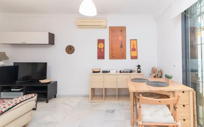 Sala d'estar de Apartament en venda en Fuengirola amb Aire condicionat, Terrassa i Moblat