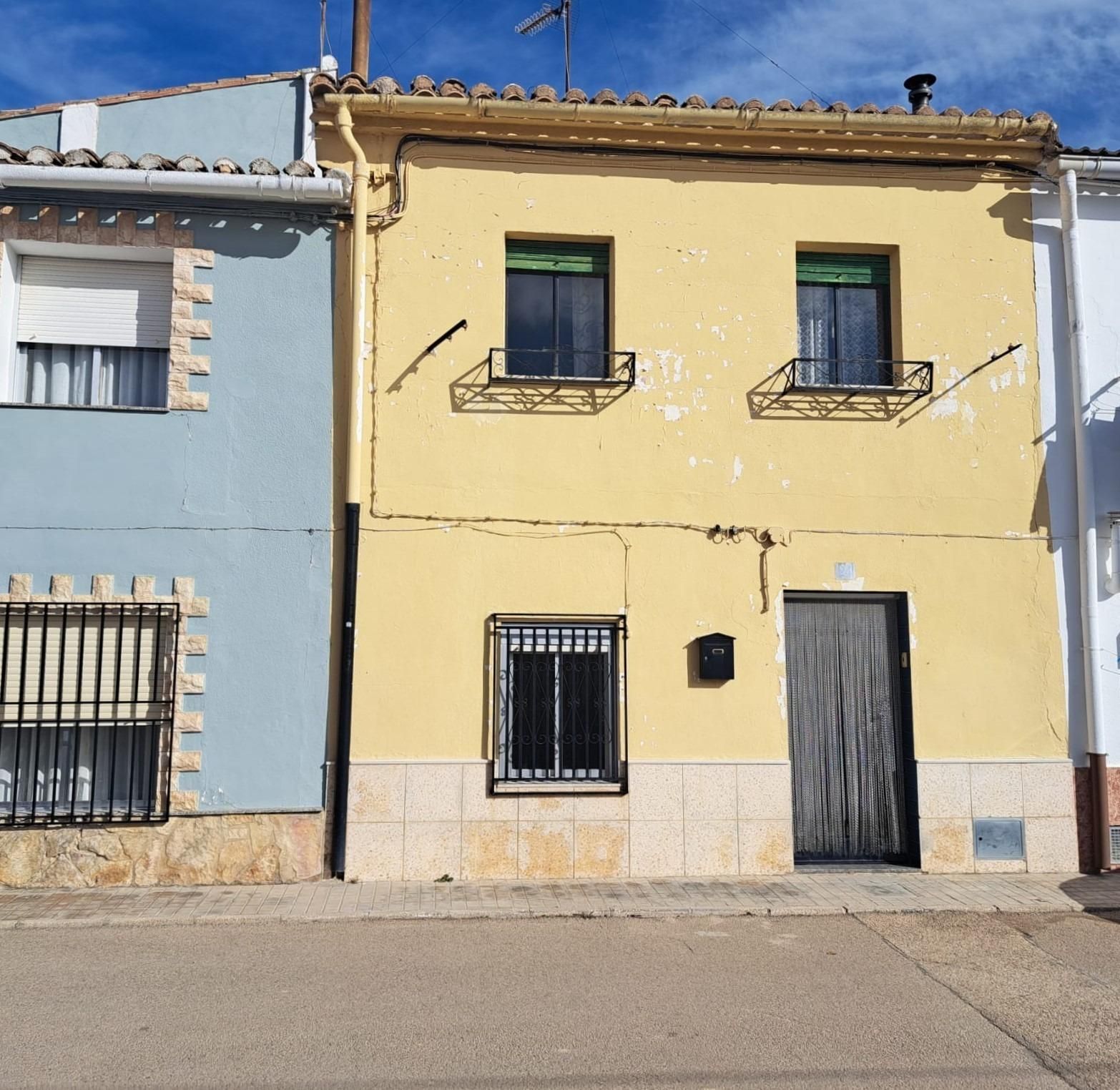 Exterior view of Single-family semi-detached for sale in Requena  with Storage room