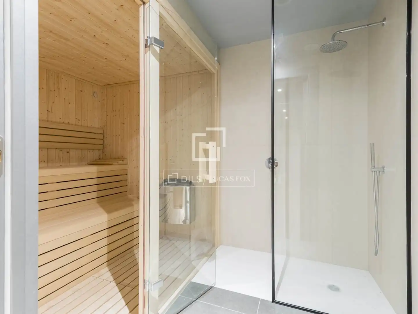 Bathroom of Flat for sale in Barcelona  with Air Conditioner, Terrace and Swimming Pool
