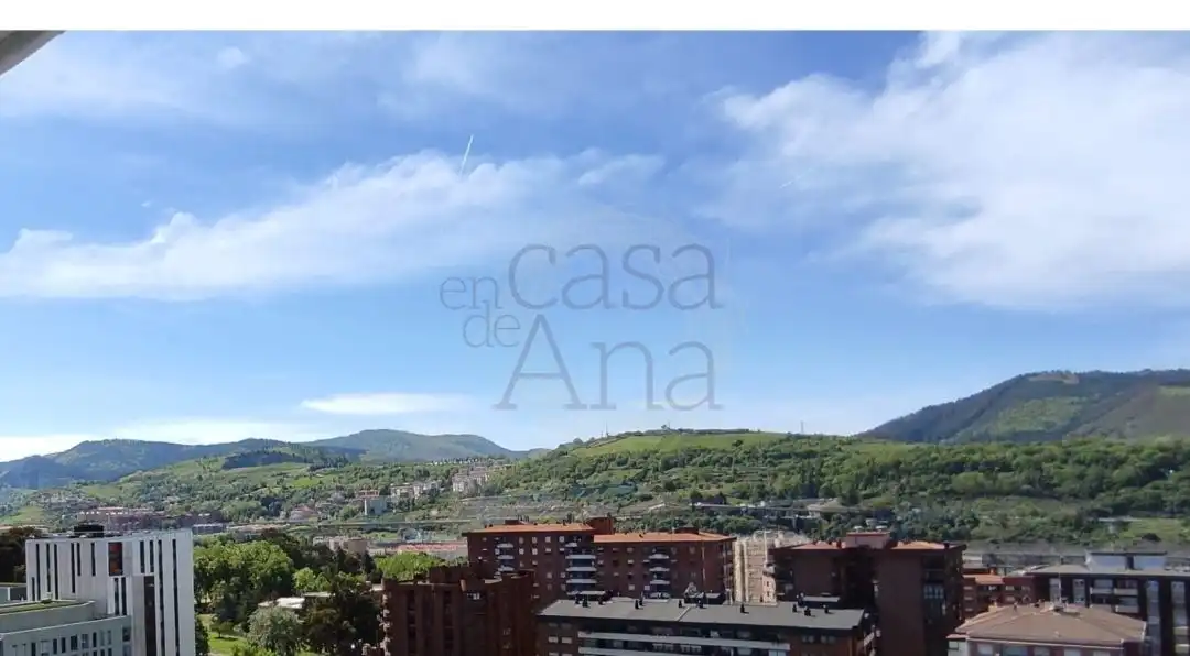 Vista exterior de Piso de alquiler en Bilbao  con Calefacción y Balcón