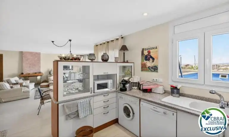 Cocina de Apartamento en venta en Empuriabrava con Aire acondicionado, Trastero y Piscina