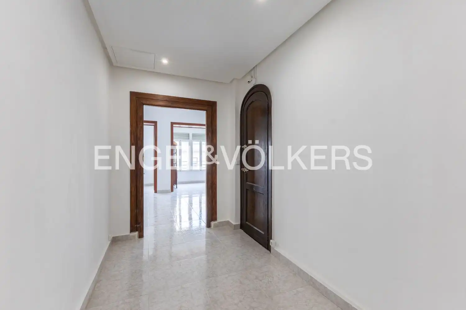 Wohnung zur Miete in Valencia mit Klimaanlage, Heizung und Parkett