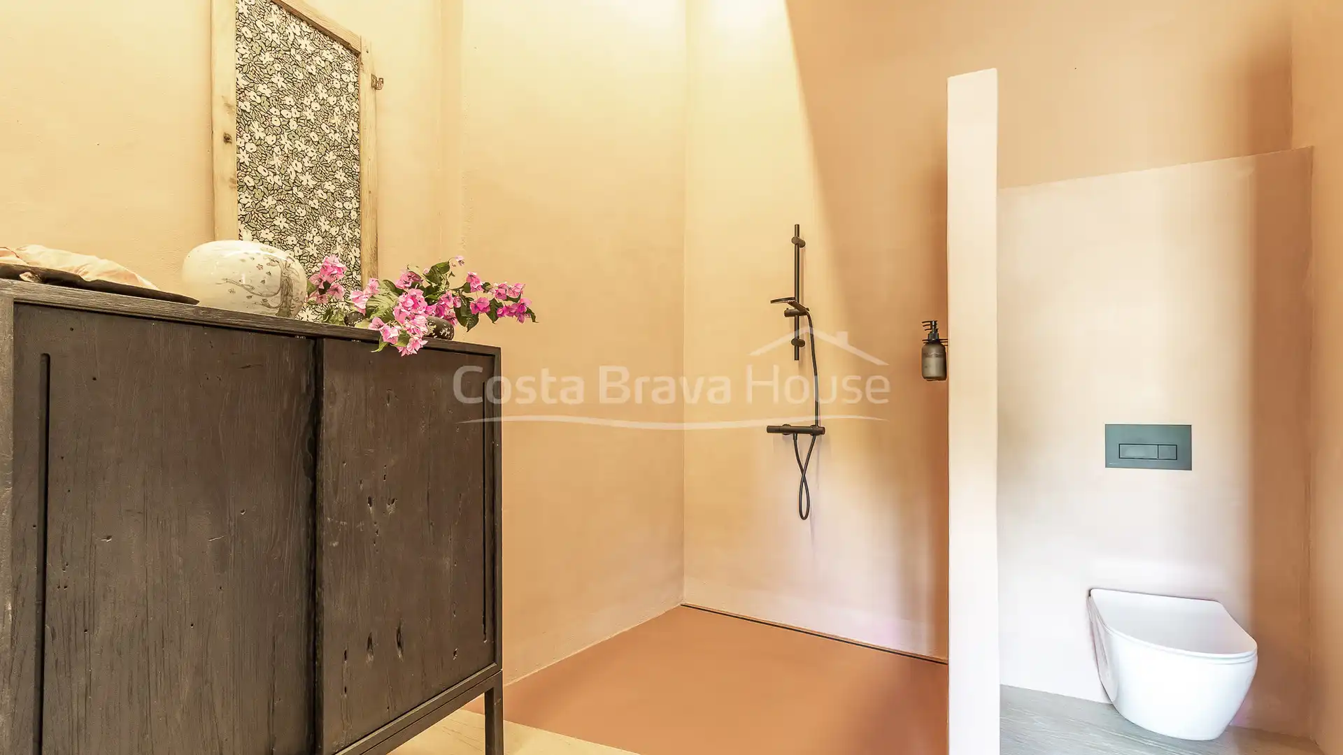 Badezimmer von Country house zum Verkauf in Ventalló mit Klimaanlage, Heizung und Privatgarten