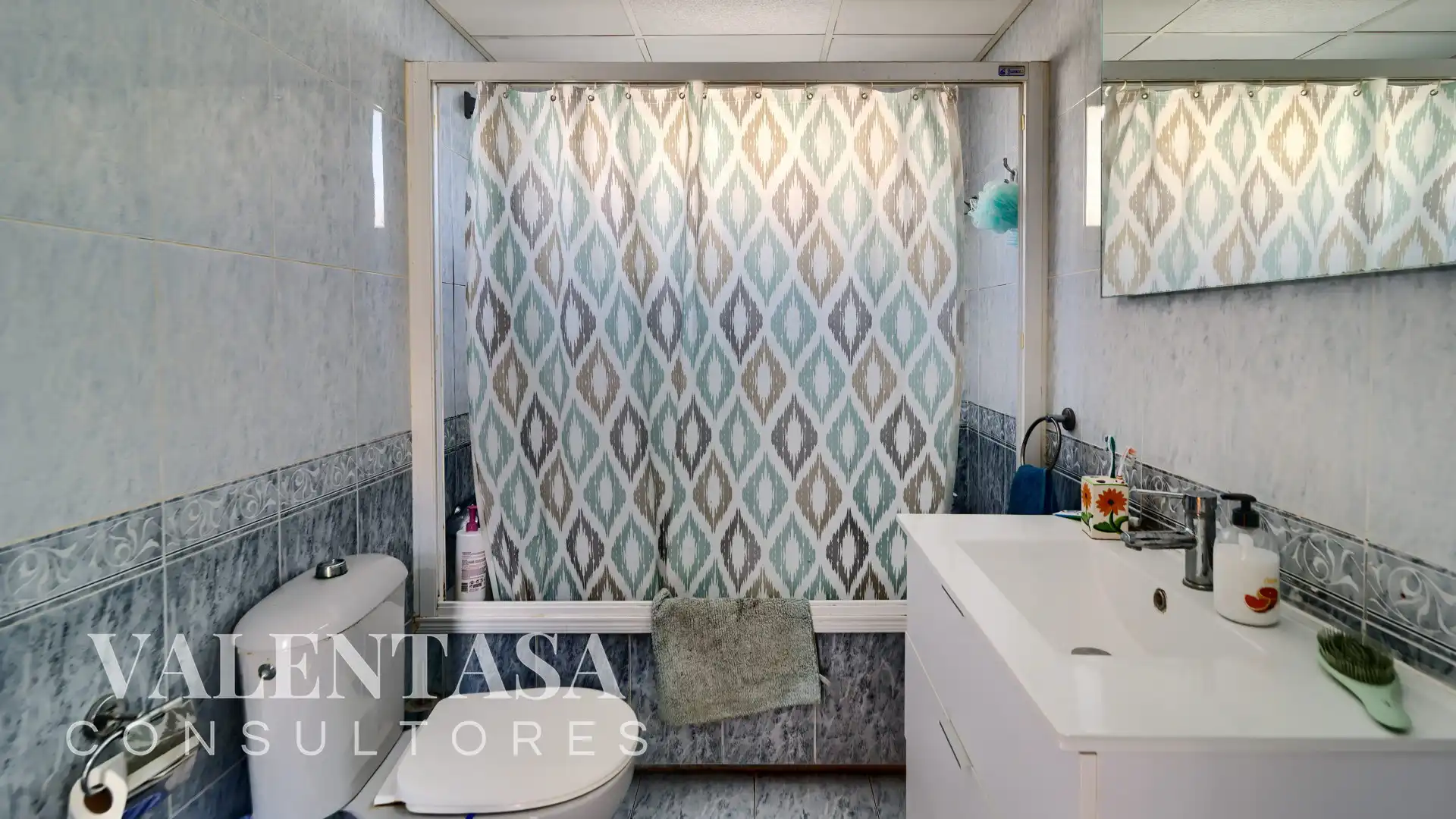 Bathroom of Houses for sale in L'Eliana  with Air Conditioner, Heating and Private garden
