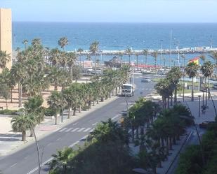 Vista exterior de Apartament de lloguer en  Almería Capital amb Aire condicionat i Terrassa
