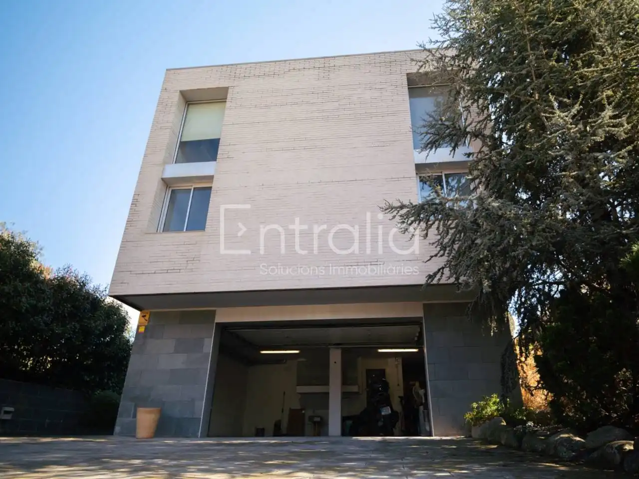 Vista exterior de Casa o xalet en venda en Girona amb Aire condicionat, Calefacció i Jardí privat