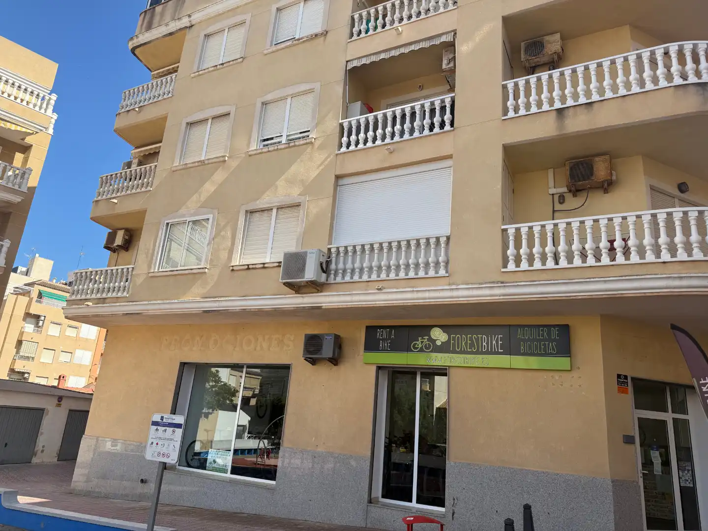 Vista exterior de Piso en venta en Torrevieja con Aire acondicionado, Amueblado y Horno