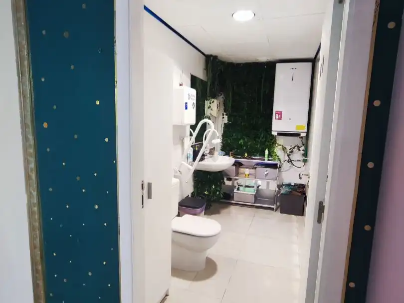 Badezimmer von Geschaftsraum zum Verkauf in Torrevieja mit Klimaanlage, Heizung und Möbliert
