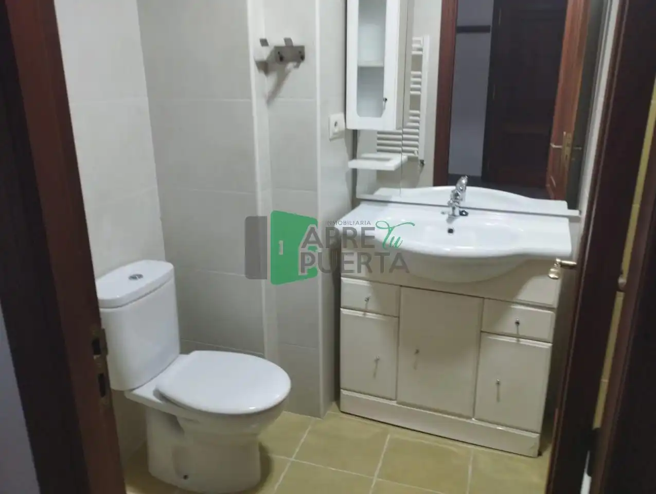 Badezimmer von Wohnungen zur Miete in Ourense Capital  mit Heizung, Parkett und Möbliert