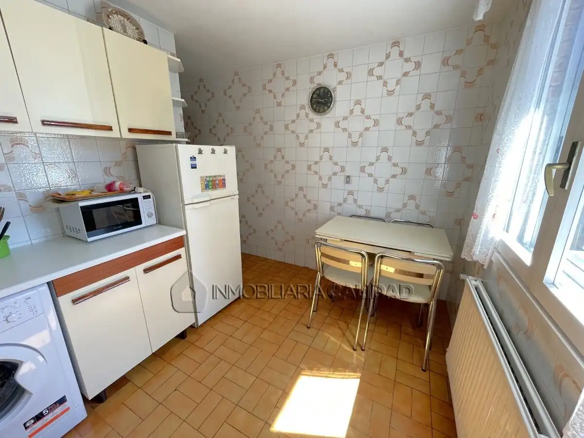 Cocina de Piso de alquiler en Burgos con Calefacción y Amueblado