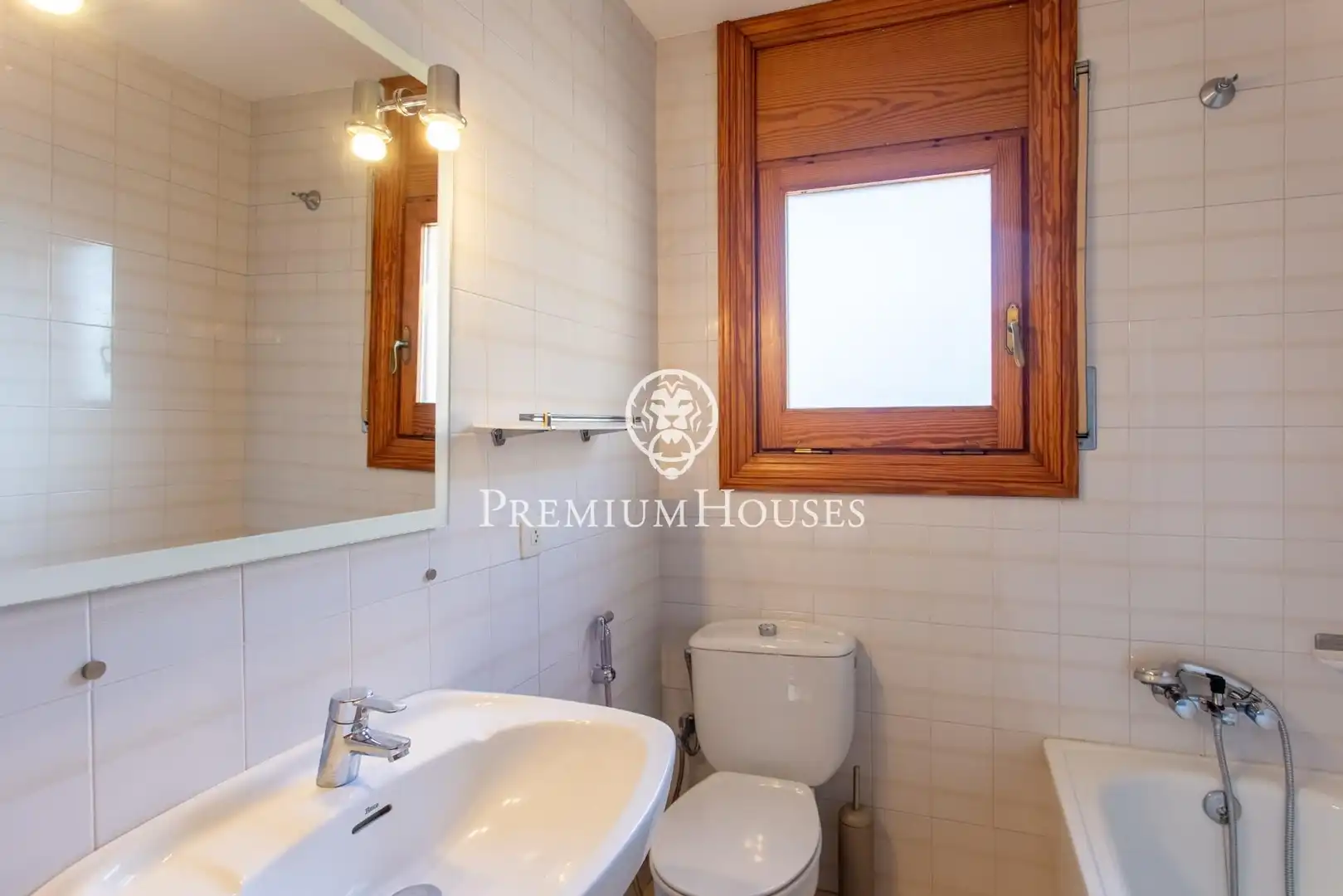 Bany de Casa o xalet en venda en Lloret de Mar amb Calefacció, Jardí privat i Piscina