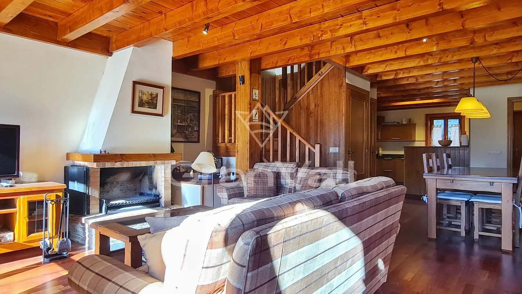 Wohnzimmer von Einfamilien-Reihenhaus zum Verkauf in Osséja mit Heizung, Parkett und Terrasse