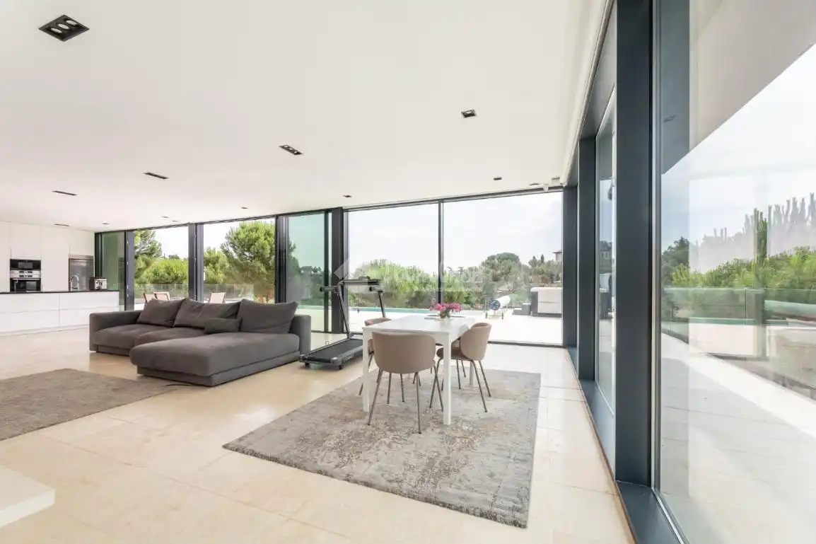 Sala d'estar de Casa o xalet en venda en Torrelodones amb Aire condicionat, Calefacció i Jardí privat