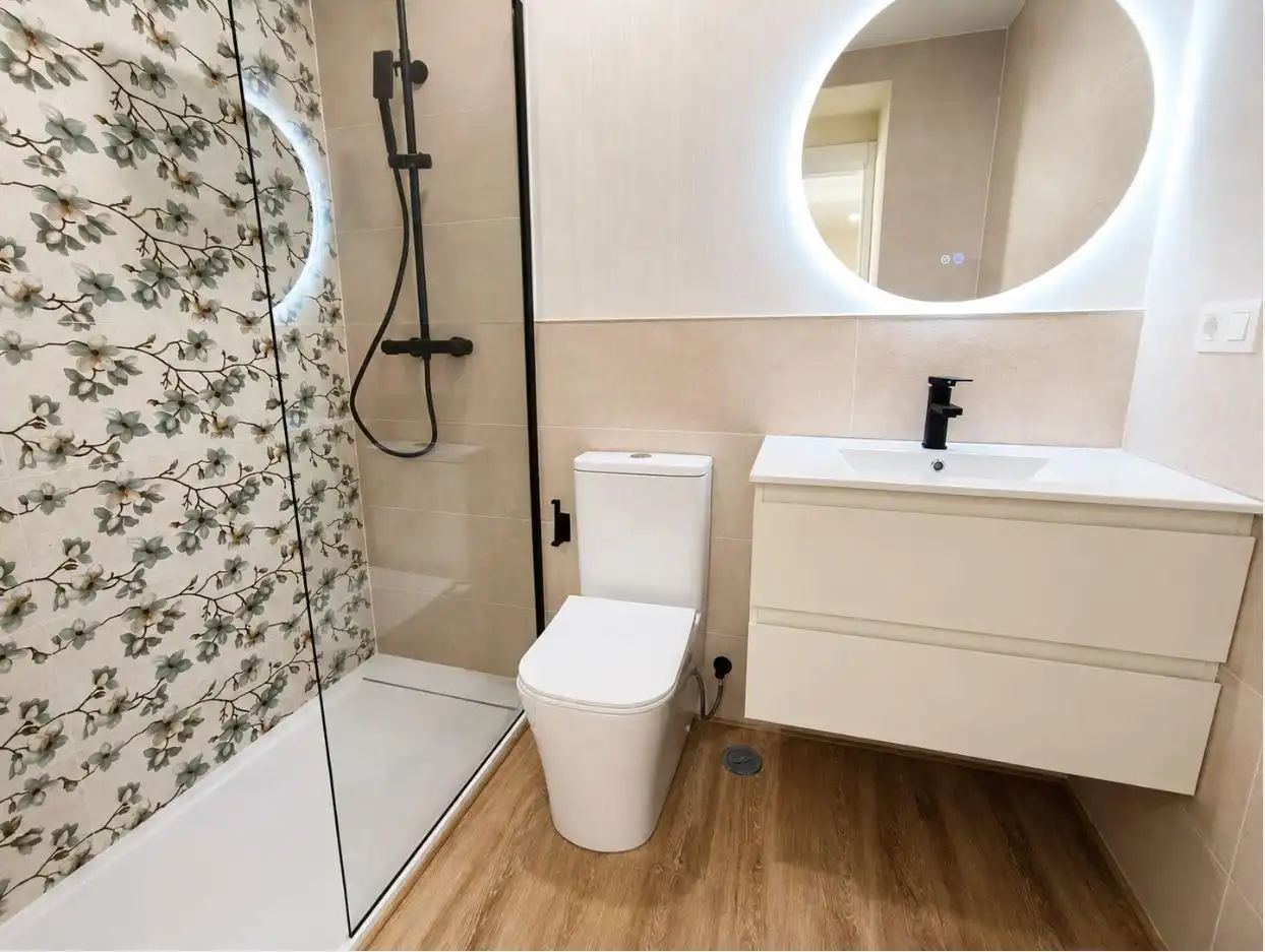 Baño de Casa o chalet de alquiler en Torrelavega  con Calefacción, Terraza y Amueblado
