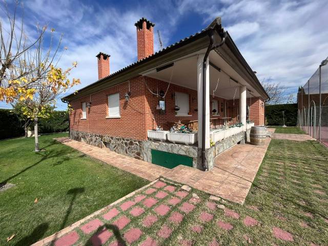 Casa-chalet en Venta en Calle San Roque en Cubillas de Santa Marta