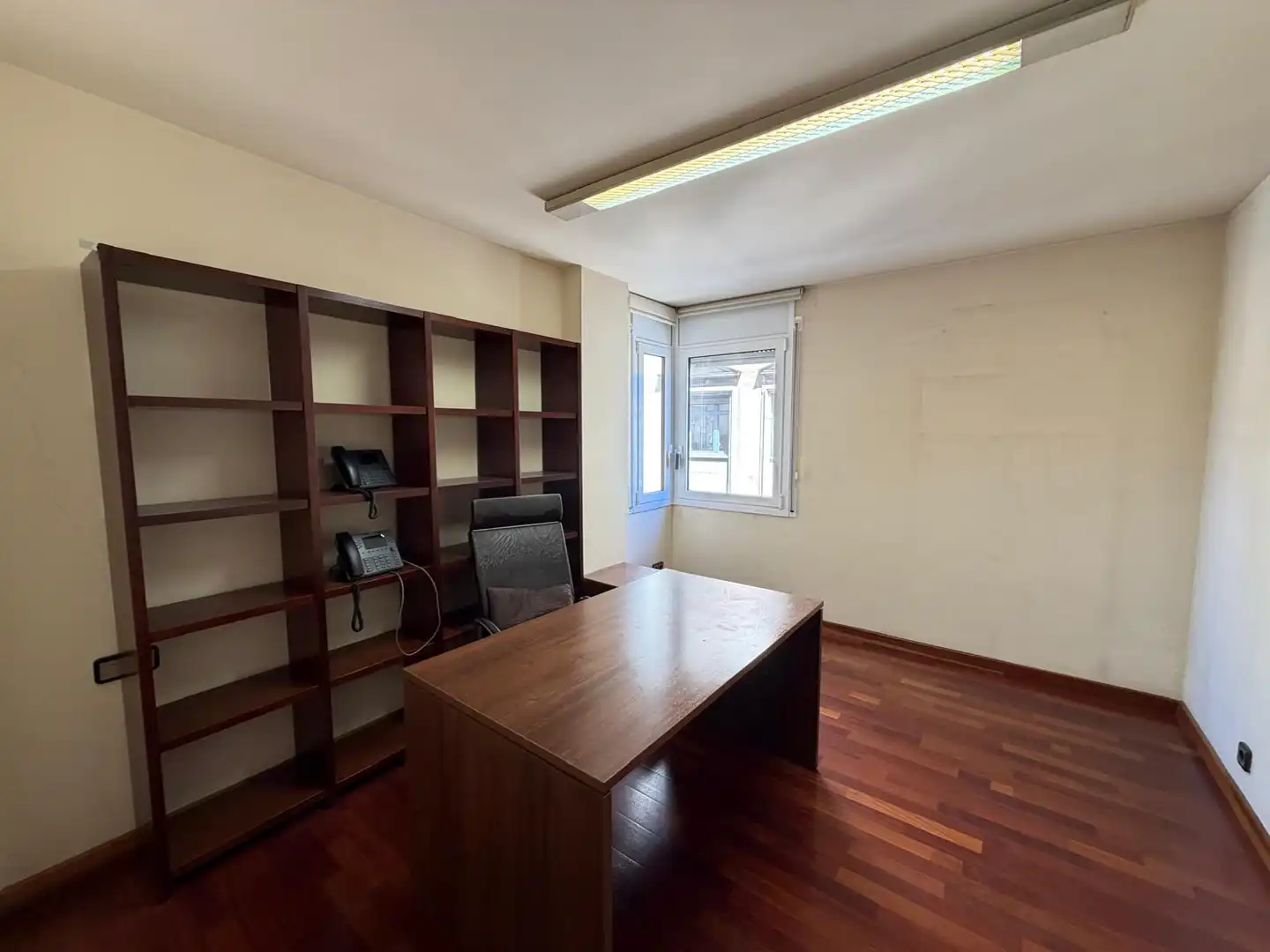 Office for rent in Girona  with Air Conditioner and Heating