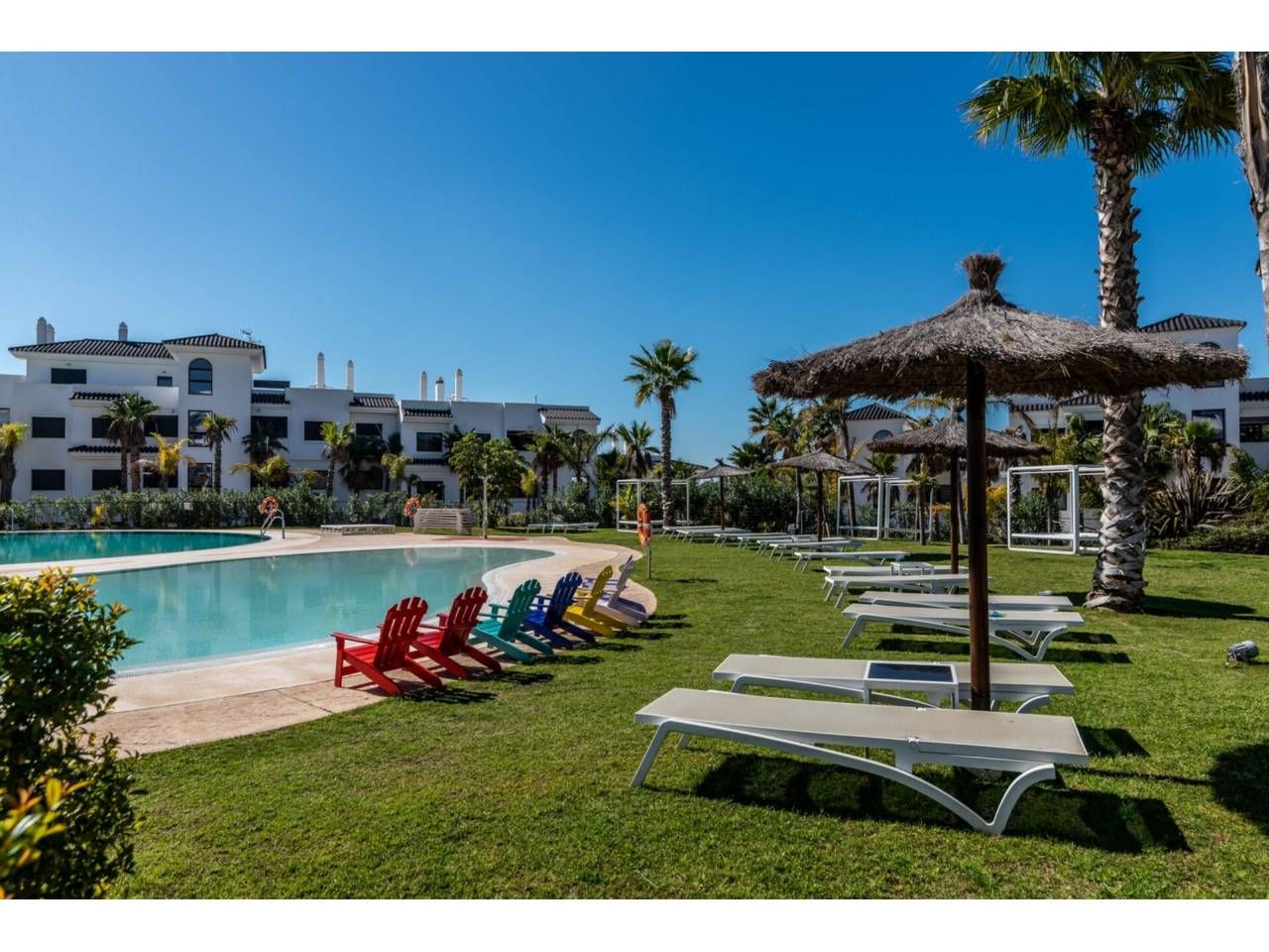 Jardí de Pis en venda en Estepona amb Terrassa, Moblat i Piscina comunitària