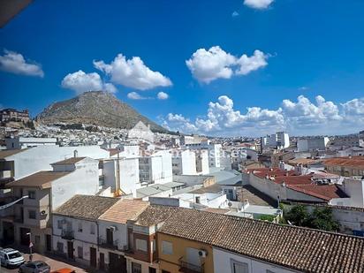 Vista exterior de Pis en venda en Martos amb Aire condicionat i Balcó