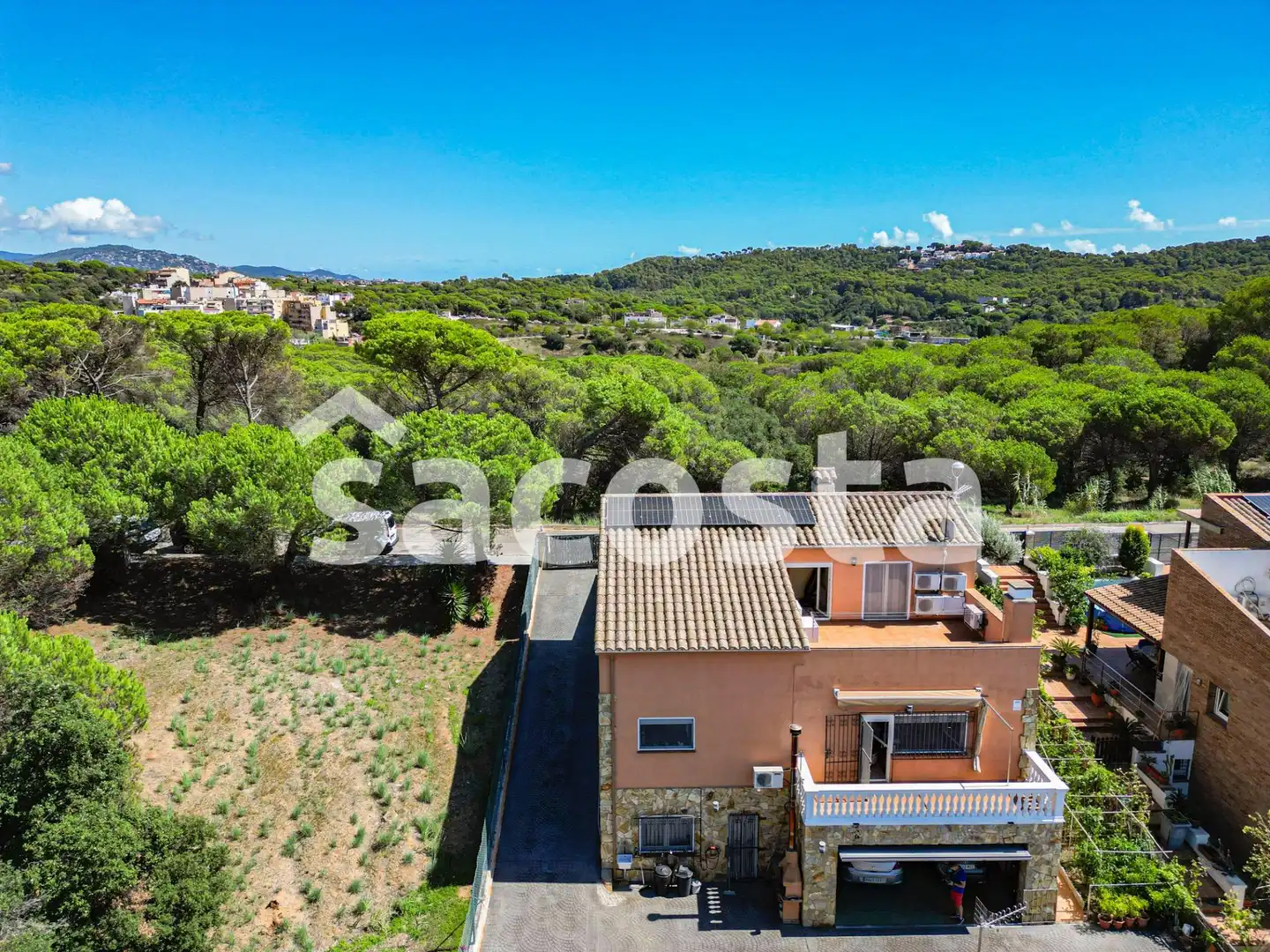 Vista exterior de Casa o xalet en venda en Blanes amb Aire condicionat, Jardí privat i Terrassa