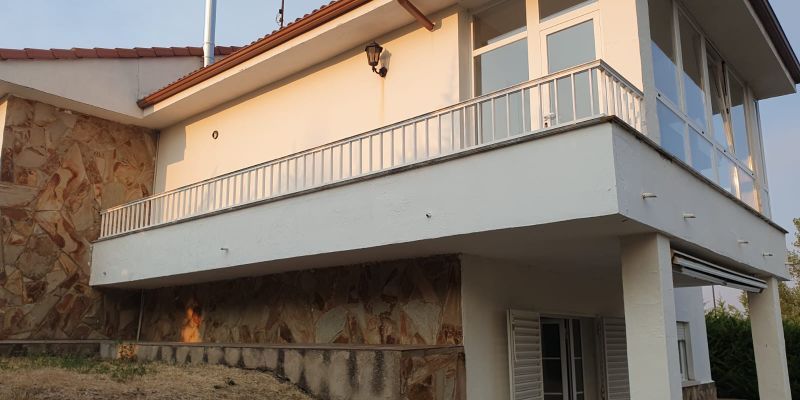 Exterior view of House or chalet for sale in Garrafe de Torío  with Private garden, Terrace and Storage room