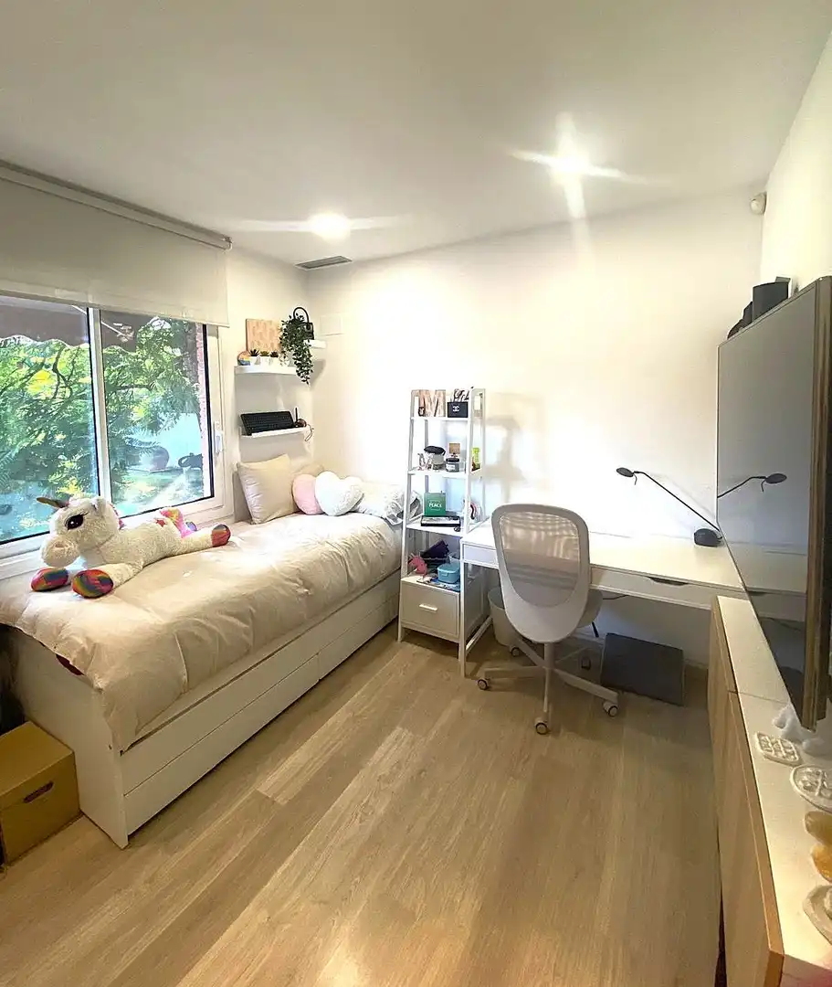 Schlafzimmer von Haus oder Chalet zum Verkauf in Sant Vicenç de Montalt mit Klimaanlage, Heizung und Privatgarten