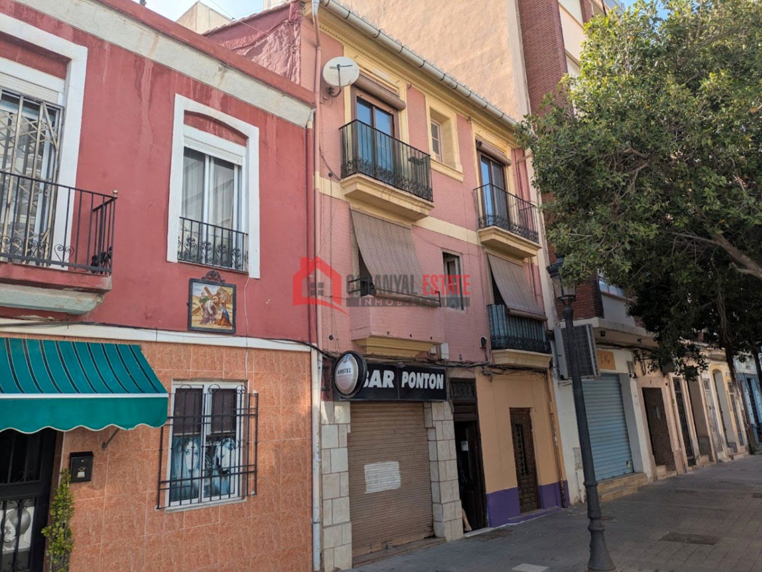 Vista exterior de Edifici en venda en  Valencia Capital