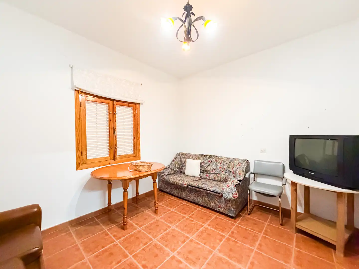 Sala de estar de Casa adosada en venta en Zújar con Calefacción, Terraza y Amueblado